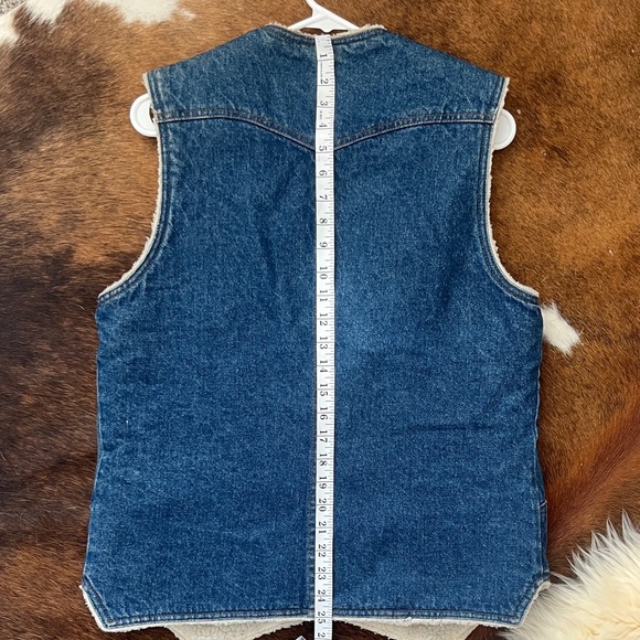 Vintage Levi's Dark Blue Denim Vest with Shearling Lining - Picture 7 of 8